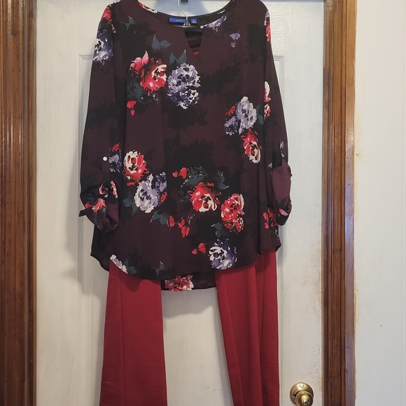 Flower blouse and matching pants - Picture 1 of 1